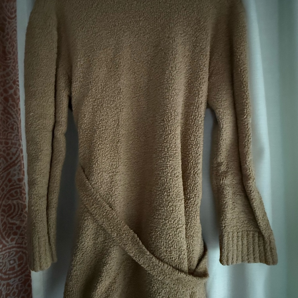 SKIMS Cozy Tan Sherpa Robe - Picture 4 of 4